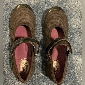 Hush Puppies Big Girls Shoes size 5 1/2 wide